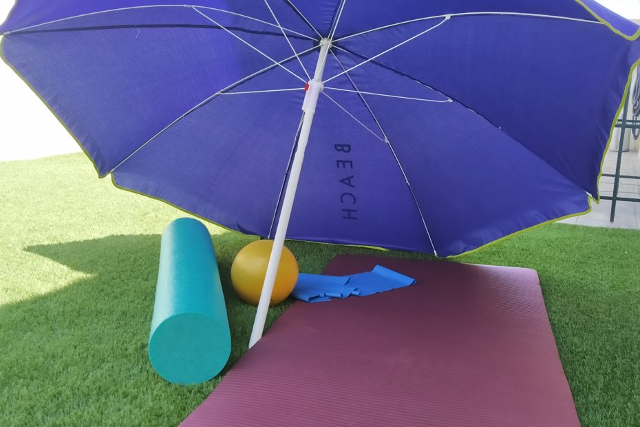 pilates petit matériel sous le parasol